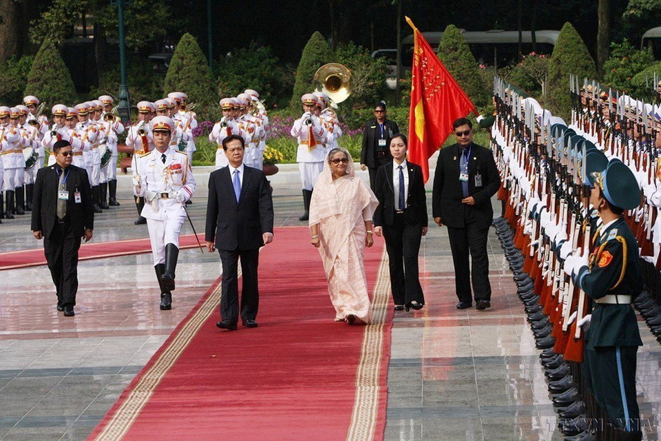 Thủ tướng Nguyễn Tấn Dũng chủ trì Lễ đón Thủ tướng Bangladesh Sheikh Hasina thăm chính thức Việt Nam (Hà Nội, 2/11/2012). (Ảnh: Đức Tám/TTXVN)