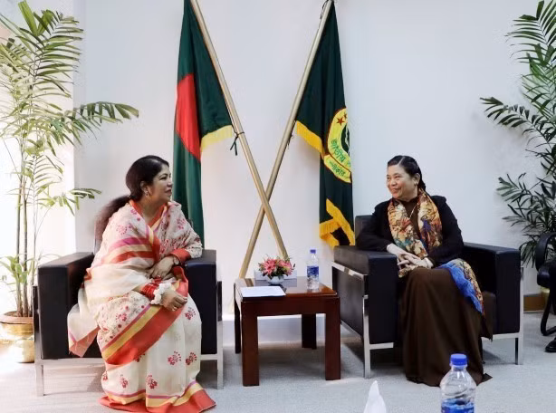 Phó Chủ tịch Quốc hội Tòng Thị Phóng hội kiến Chủ tịch Quốc hội nước chủ nhà Bangladesh Sharin Sharmin Chaudhury bên lề phiên họp toàn thể Đại Hội đồng Liên minh Nghị viện thế giới (IPU) lần thứ 136 ở Dhaka, ngày 3/4/2017. (Ảnh: Huy Bình/TTXVN)