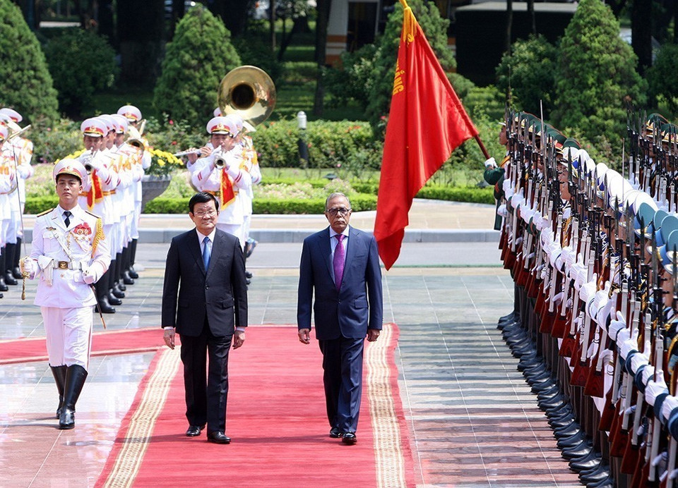 Chủ tịch nước Trương Tấn Sang chủ trì Lễ đón Tổng thống Bangladesh Md. Abdul Hamid thăm cấp Nhà nước tới Việt Nam (Hà Nội, 10/8/2015). (Ảnh: Thống Nhất/TTXVN)