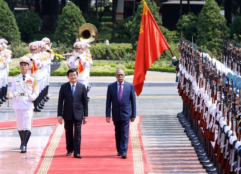 Chủ tịch nước Trương Tấn Sang chủ trì Lễ đón Tổng thống Bangladesh Md. Abdul Hamid thăm cấp Nhà nước tới Việt Nam (Hà Nội, 10/8/2015). (Ảnh: Thống Nhất/TTXVN)
