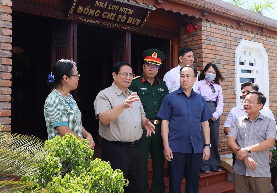 Thủ tướng Phạm Minh Chính thăm Công viên Văn hóa và Khu Lưu niệm Nhà thơ Tố Hữu tại xã Quảng Thọ (huyện Quảng Điền, Thừa Thiên-Huế). (Ảnh: Dương Giang/TTXVN)