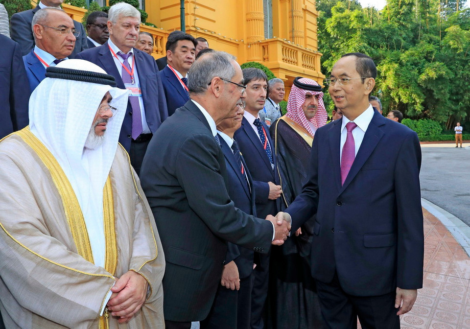 Chiều 19/9, tại Phủ Chủ tịch, Chủ tịch nước Trần Đại Quang tiếp Trưởng đoàn các Cơ quan Kiểm toán tối cao châu Á nhân dịp tham dự Đại hội Tổ chức các Cơ quan Kiểm toán tối cao châu Á (ASOSAI) lần thứ 14. (Ảnh: TTXVN)