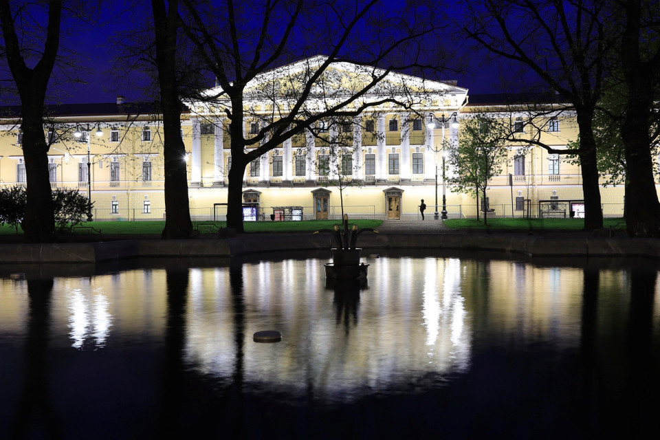 Vẻ lung linh huyền ảo của các công trình kiến trúc cổ kính. (Ảnh: Trần Hiếu/TTXVN)