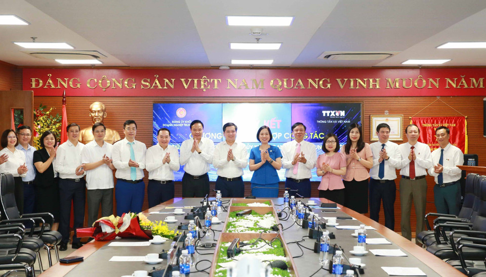 Các đại biểu dự Lễ ký kết hợp tác. (Ảnh: Phương Hoa/TTXVN)