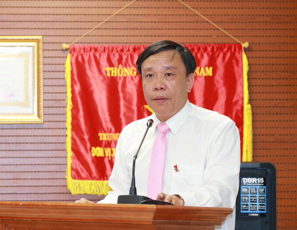 Ông Nguyễn Thiện Thuật, Giám đốc Trung tâm Truyền hình Thông tấn báo cáo nội dung hợp tác giữa hai đơn vị tại Lễ ký. (Ảnh: Phương Hoa/TTXVN)