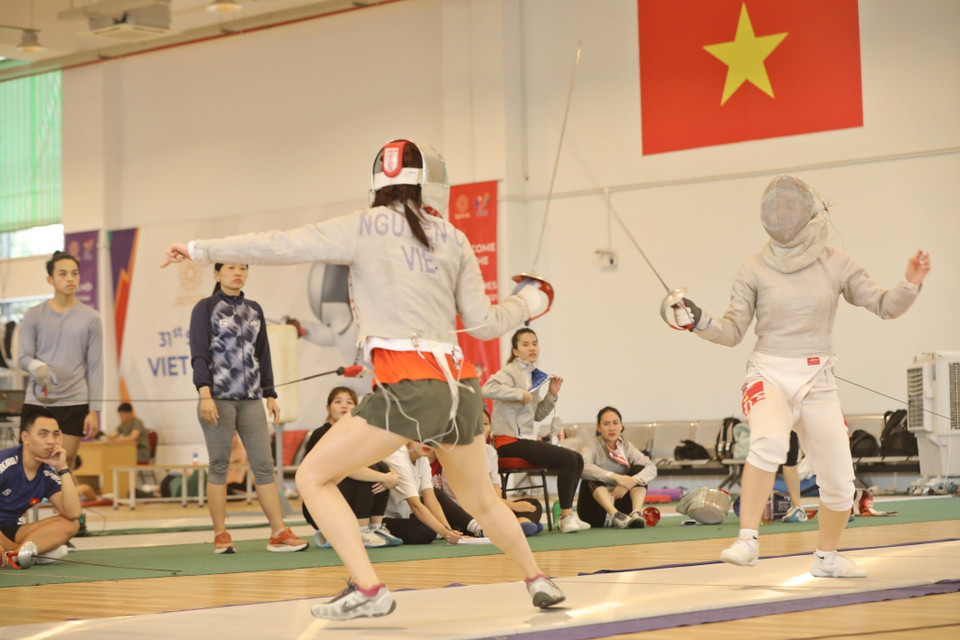 Các vận động viên nỗ lực tập luyện hướng tới đạt mục tiêu tốt nhất tại SEA Games 32. (Ảnh: Minh Quyết/TTXVN)