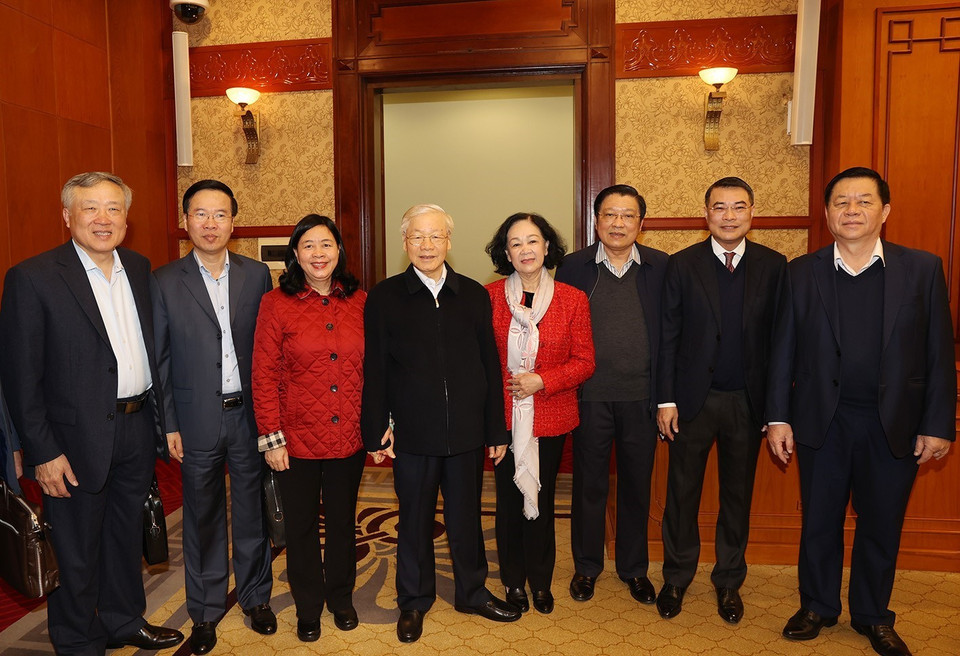 Hình ảnh Tổng Bí thư Nguyễn Phú Trọng và các Ủy viên Bộ Chính trị, Bí thư Trung ương Đảng đến dự cuộc họp. (Ảnh: Trí Dũng/TTXVN)