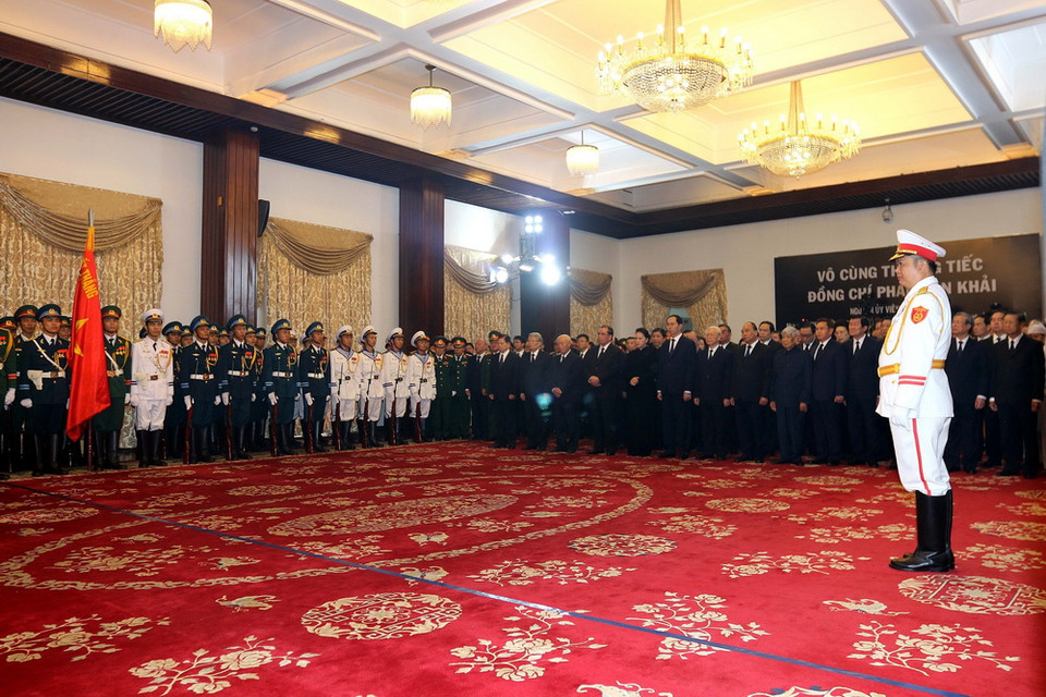 Các đồng chí lãnh đạo Đảng, Nhà nước dự lễ truy điệu nguyên Thủ tướng Phan Văn Khải. (Ảnh: Thế Anh/TTXVN)