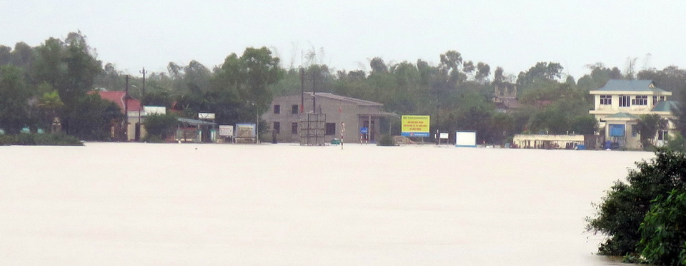 Vùng trũng xã Hải Tân (Hải Lăng, Quảng Trị) bị ngập lụt hoàn toàn. (Ảnh Trần Tĩnh/TTXVN)