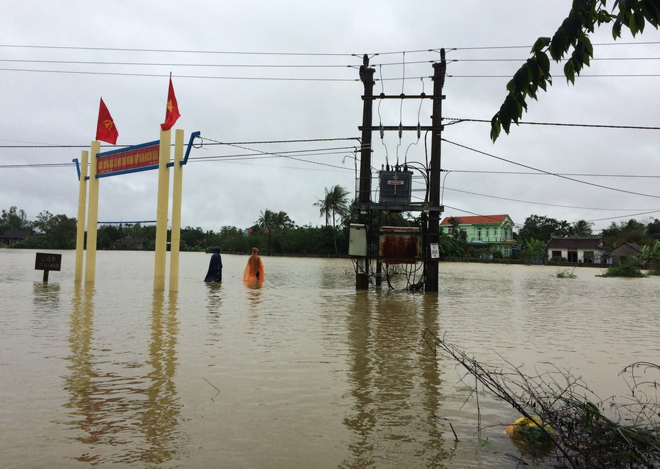 Ngập lụt tại xã Hương Văn, thị xã Hương Trà, Thừa Thiên-Huế. (Ảnh: Hồ Cầu/TTXVN)