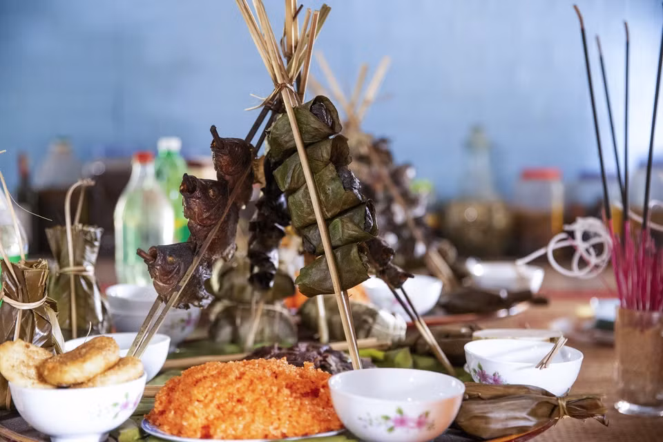 Những món thực phẩm trên mâm cỗ cúng Năm Mới của người Mường Hòa Bình. (Ảnh Trọng Đạt/TTXVN)