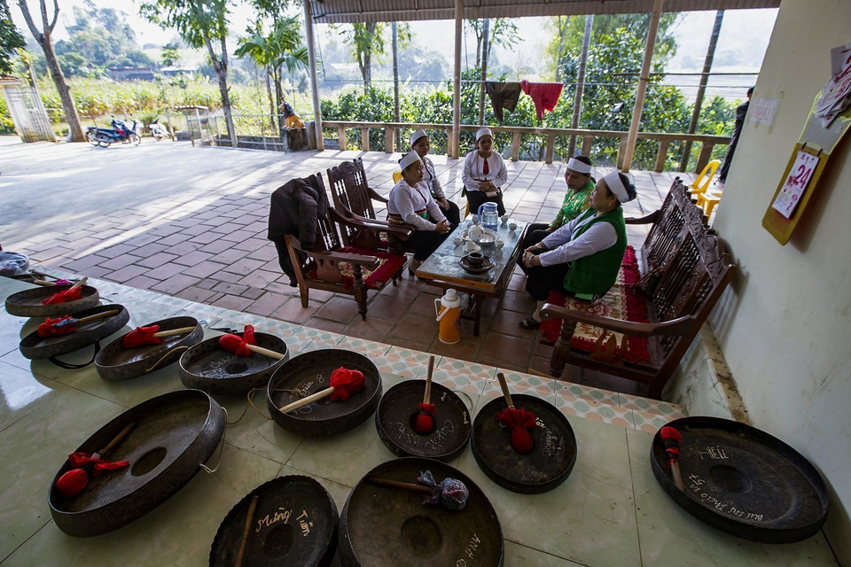 Những ngày tết nguyên đán là ngày gặp gỡ sum vầy gia đình, làng xóm của người Mường ở Hòa Bình. (Ảnh Trọng Đạt/TTXVN)