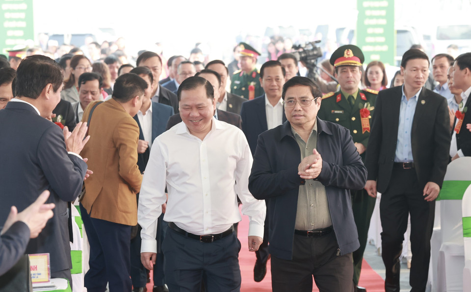 Thủ tướng Phạm Minh Chính dự lễ khởi công đường liên kết vùng Hòa Bình-Hà Nội và cao tốc Sơn La đoạn Hòa Bình-Mộc Châu. (Ảnh: Dương Giang/TTXVN)