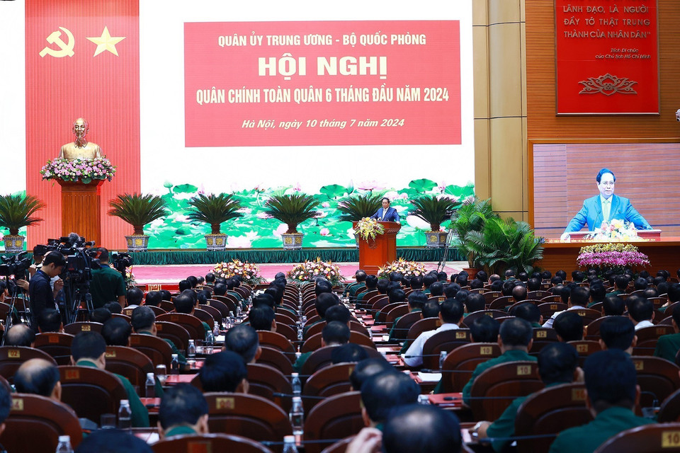 Thủ tướng Phạm Minh Chính phát biểu tại Hội nghị Quân chính toàn quân 6 tháng đầu năm 2024. (Ảnh: Dương Giang/TTXVN)