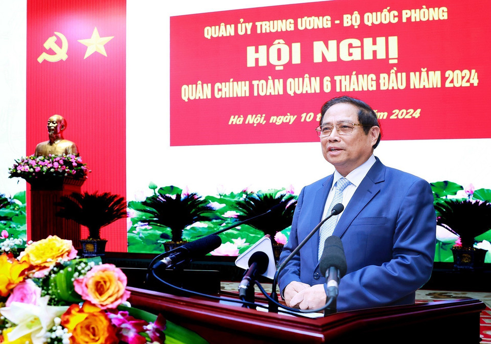 Thủ tướng Phạm Minh Chính phát biểu tại Hội nghị Quân chính toàn quân 6 tháng đầu năm 2024. (Ảnh: Dương Giang/TTXVN)
