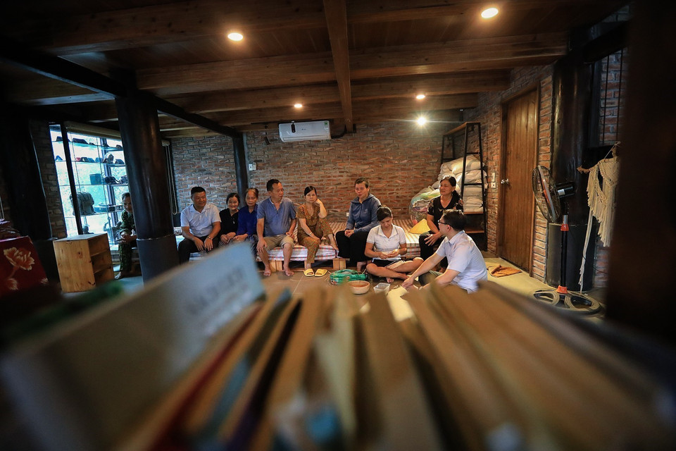 Các hộ dân thuộc diện di dời được bố trí chỗ ở tạm thời tại các hộ gia đình trong xóm và các homestay trên địa bàn. (Ảnh: Trọng Đạt/TTXVN)