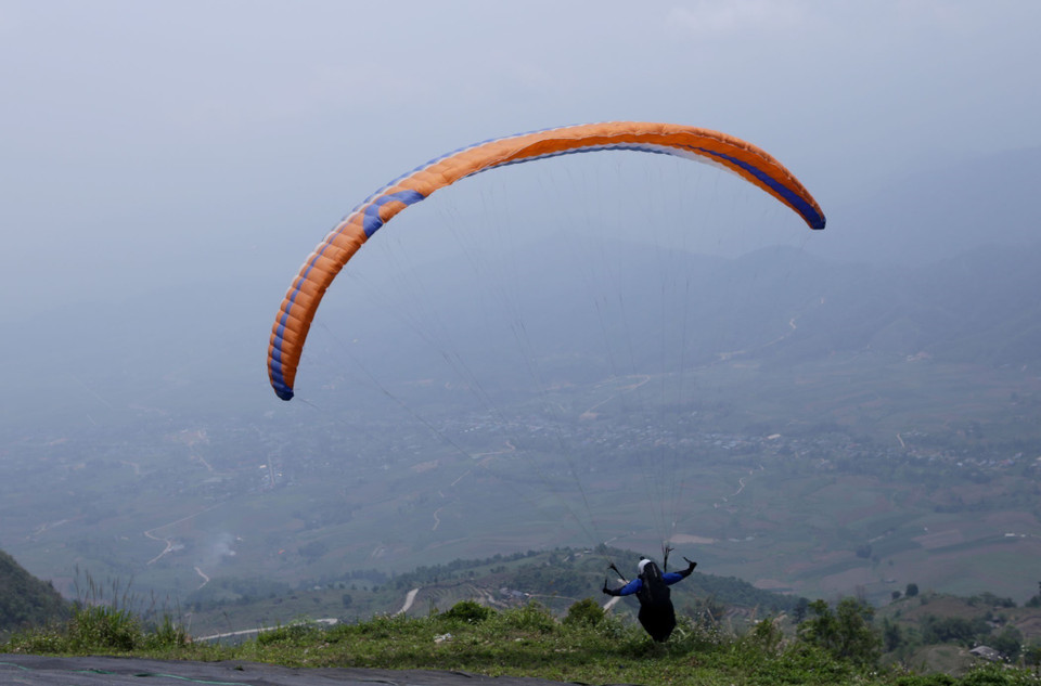Giải Dù lượn đường trường Pu Ta Leng Quốc tế mở rộng lần thứ III nằm trong khuôn khổ Tuần Văn hóa-Du lịch Lai Châu năm 2022. (Ảnh: Quý Trung/TTXVN)