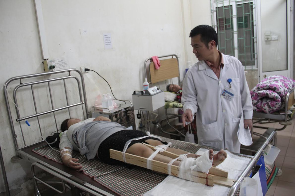 Bệnh viện Đa khoa tỉnh Vĩnh Phúc đã huy động mọi nguồn lực, nhân lực, phương tiện... để công tác cứu chữa các nạn nhân kịp thời, đạt kết quả tốt nhất. (Ảnh: Nguyễn Trọng Lịch/Vietnam+)