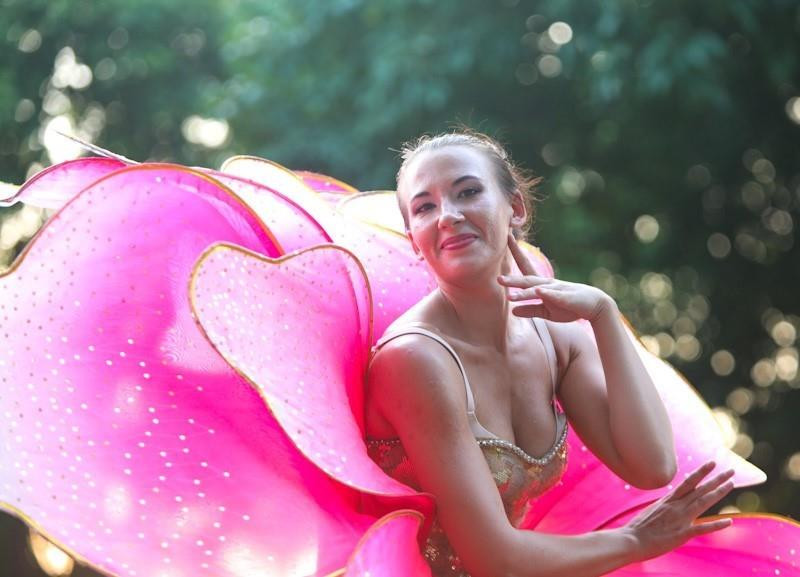 Nghệ sỹ quốc tế biểu diễn trong Carnival đường phố chiều 6/10/2019. (Ảnh: Thanh Tùng/TTXVN)