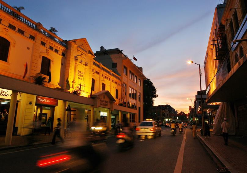 Phố Tràng Tiền mang đậm kiến trúc Pháp. (Ảnh: An Thành Đạt/TTXVN)