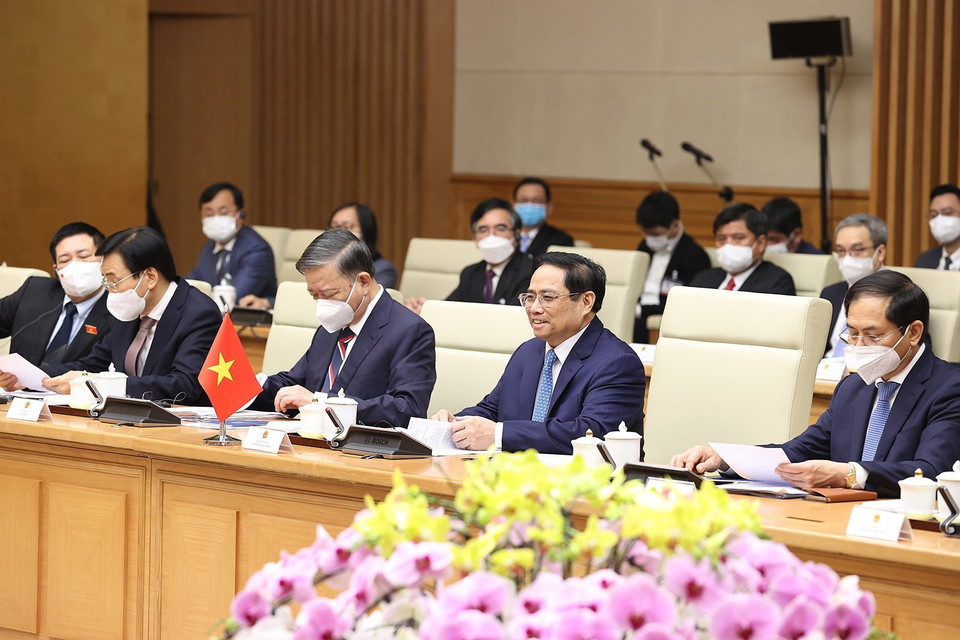 Thủ tướng Phạm Minh Chính và đoàn Việt Nam tại cuộc hội đàm với Thủ tướng Lào Phankham Viphavanh và đoàn Lào. (Ảnh: Dương Giang/TTXVN)