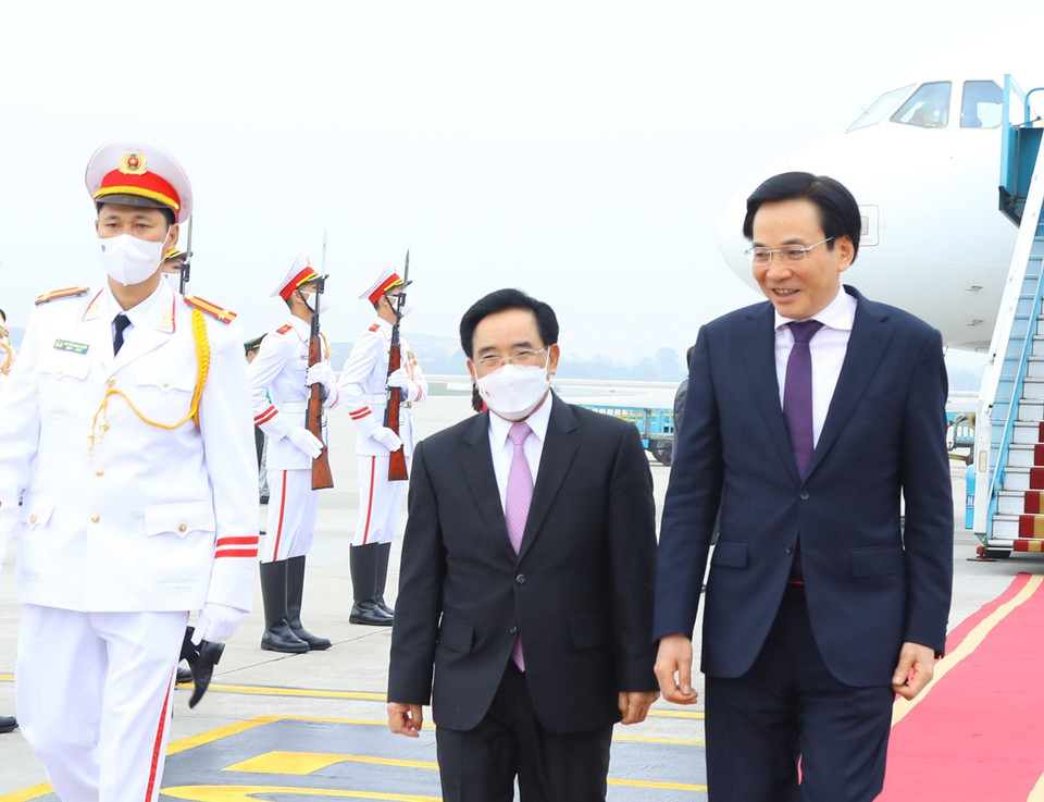 Lễ đón Thủ tướng Lào Phankham Viphavanh tại sân bay quốc tế Nội Bài, Hà Nội. Đây là chuyến thăm đầu tiên của một lãnh đạo cấp cao nước ngoài đến Việt Nam trong năm 2022. (Ảnh: Văn Điệp/TTXVN)