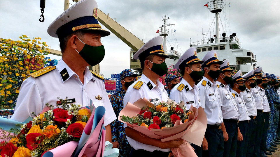 Thành viên đoàn công tác Bộ Tư lệnh Vùng 2 Hải quân chuẩn bị lên đường tra thăm, chúc Tết Nhâm Dần 2022 tại các nhà giàn DK1. (Ảnh: Thu Hiền/TTXVN)