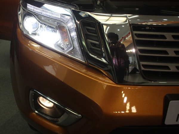 Cùm đèn pha hình boomerang với dải LED ban ngày tạo ấn tượng nổi bật và khác biệt. (Ảnh: Việt Hùng/Vietnam+)