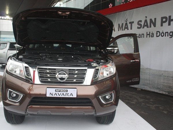Hay Nissan Navara màu nâu đậm. (Ảnh: Việt Hùng/Vietnam+)