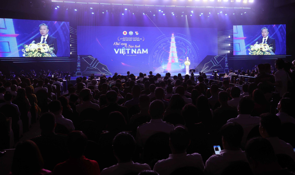 Chủ tịch nước Tô Lâm phát biểu tại Lễ trao Giải Báo chí Quốc gia lần thứ XVIII năm 2023. (Ảnh: Nhan Sáng/TTXVN)
