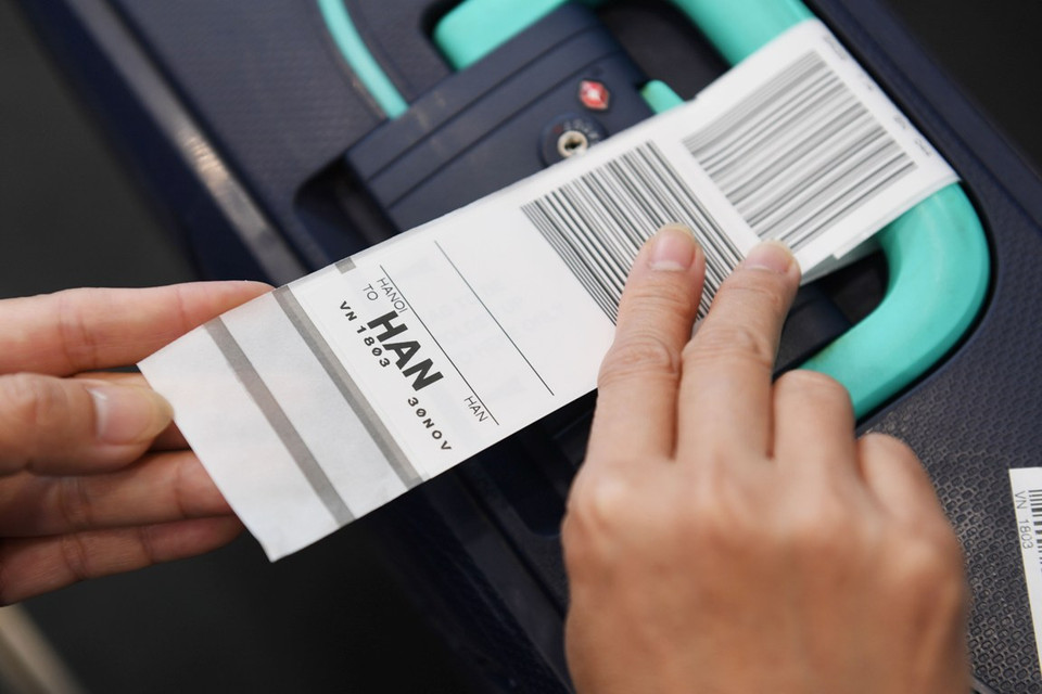 Toàn bộ hệ thống làm thủ tục hàng không như mạng, máy in thẻ lên máy bay, in thẻ hành lý, thẻ phụ trợ, bảng biểu về vật phẩm an ninh… đều được kiểm tra kỹ lưỡng. (Ảnh: PV/Vietnam+)