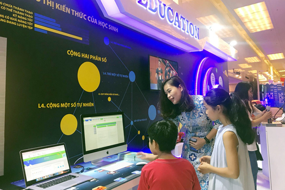 Người Giáo dục sẽ giới thiệu nền tảng EdTech - Giáo dục hiện đại được ứng dụng cho học sinh từ cấp phổ thông tới bậc đại học. Bên cạnh đó, FPT Education cũng sẽ giới thiệu VioEdu - hỗ trợ và giảm áp lực học tập. (Nguồn: FPT)