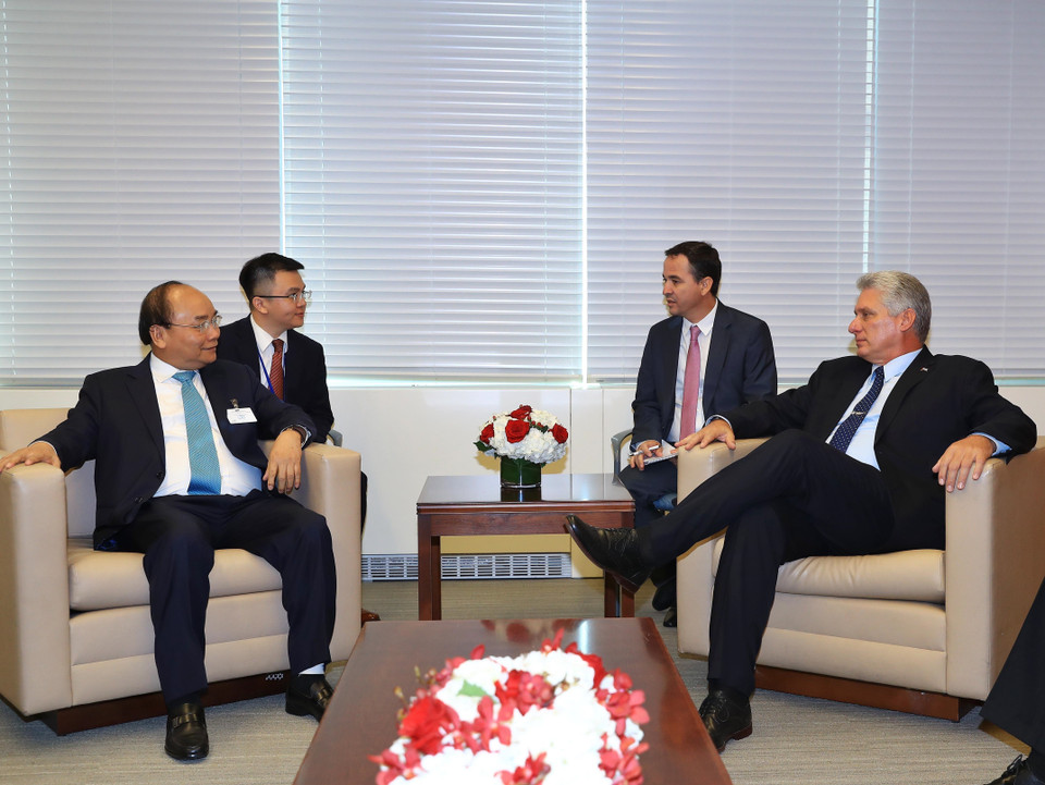 Bên lề Phiên thảo luận Đại hội đồng Liên hợp quốc lần thứ 73, sáng 27/9/2018, tại New York, Hoa Kỳ, Thủ tướng Nguyễn Xuân Phúc gặp Chủ tịch Hội đồng Nhà nước Cuba Miguel Díaz-Canel Bermúdez. (Ảnh: Thống Nhất/TTXVN)