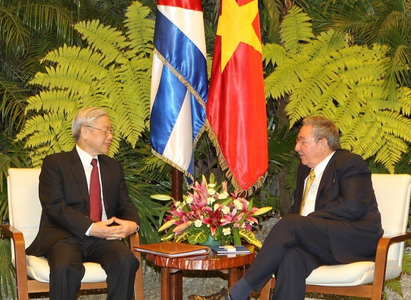 Đại tướng Raul Castro Ruz, Bí thư thứ nhất Ban chấp hành Trung ương Đảng Cộng sản Cuba, Chủ tịch Hội đồng Nhà nước và Hội đồng Bộ trưởng Cuba hội đàm với Tổng Bí thư Nguyễn Phú Trọng thăm hữu nghị chính thức Cuba, ngày 9/4/2012, tại Cung Cách mạng, Thủ đô La Habana. (Ảnh: Trí Dũng/TTXVN)