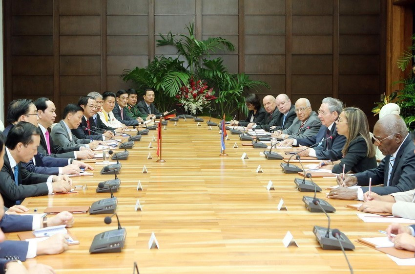 Chủ tịch nước Trần Đại Quang hội đàm với Chủ tịch Raul Castro trong chuyến thăm hữu nghị chính thức Cuba, ngày 16/11/2016, tại Thủ đô La Habana. (Ảnh: Nhan Sáng/TTXVN)