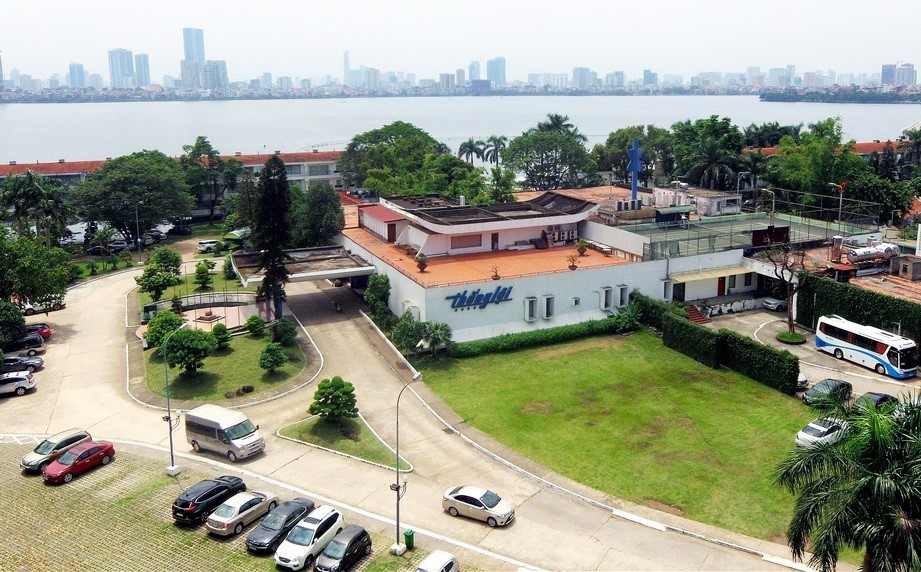 Khách sạn Thắng Lợi (Hà Nội)-một trong năm công trình kinh tế-xã hội hiện đại được Cuba tặng Việt Nam năm 1973, sau chuyến thăm của Lãnh tụ Cuba Fidel Castro. (Ảnh: Lâm Khánh/TTXVN)