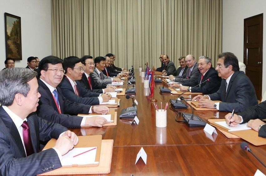 Chủ tịch nước Trương Tấn Sang hội đàm với Chủ tịch Hội đồng Nhà nước và Hội đồng Bộ trưởng Cuba Raul Castro, ngày 29/9/2015, tại Thủ đô La Habana, trong chuyến thăm hữu nghị chính thức Cuba. (Ảnh: Nguyễn Khang/TTXVN)