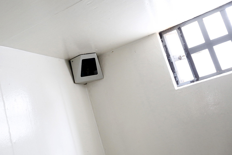 Một máy quay an ninh được đặt trong góc phòng giam của El Chapo (Nguồn: Reuters)