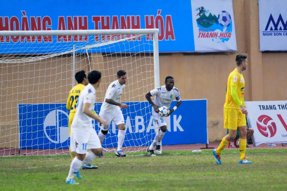 Bàn gỡ của Samson ở phút 87 chẳng thể làm thay đổi cuộc chơi. (Ảnh: Minh Chiến/Vietnam+)