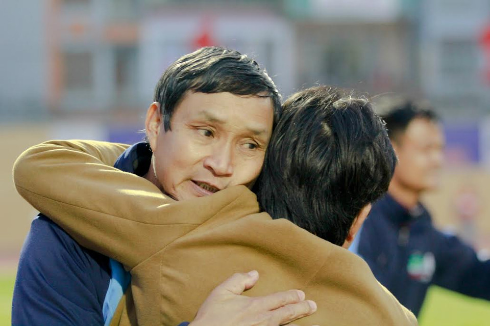 Niềm hạnh phúc của huấn luyện viên Mai Đức Chung. (Ảnh: Minh Chiến/Vietnam+)