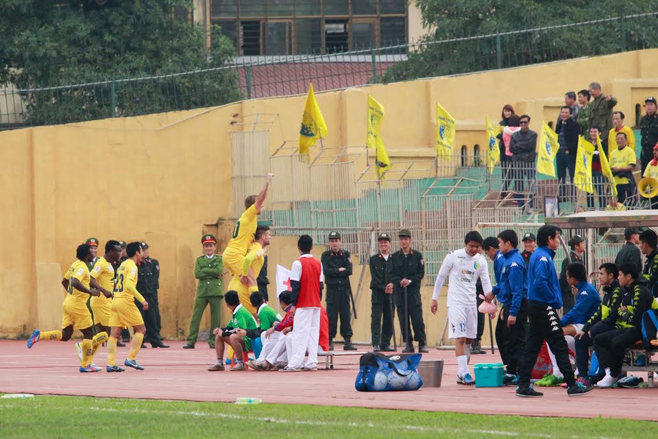 Đến phút thứ 10, Thanh Hóa đã có bàn mở tỉ số nhờ công của Van Bakel. (Ảnh: Minh Chiến/Vietnam+)