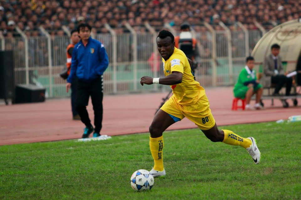 Đội bóng xứ Thanh tràn lên tấn công ngay từ những phút đầu tiên. (Ảnh: Minh Chiến/Vietnam+)