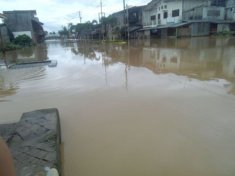 Cảnh ngập lụt sau khi bão Tembin quét qua thành phố Davao, Philippines, ngày 22/12. (Nguồn: THX/TTXVN)