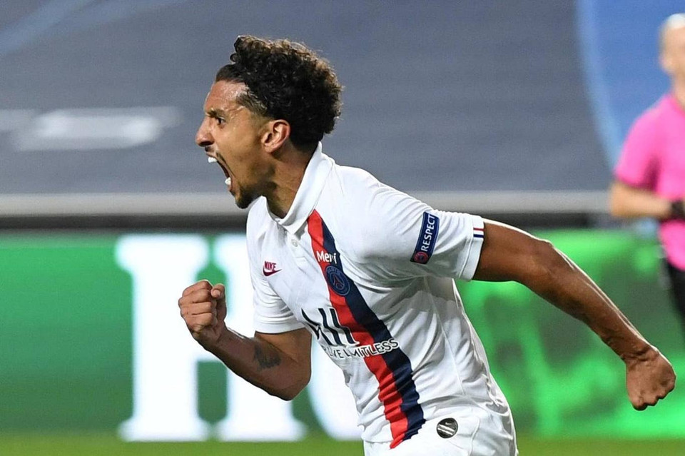 Phút 90, Marquinhos dứt điểm cận thành gỡ hòa cho PSG sau đường chuyền của Neymar. (Nguồn: Reuters)
