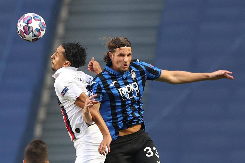 Trận tứ kết đã diễn ra hấp dẫn ngay sau tiếng còi khai cuộc. (Nguồn: Reuters)