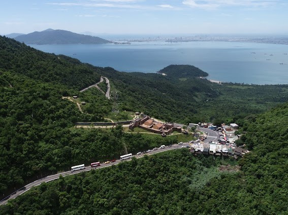 Cuối năm 2021, di tích Hải Vân Quan được trùng tu với tổng mức kinh phí hơn 42 tỷ đồng từ nguồn ngân sách của tỉnh Thừa Thiên-Huế và thành phố Đà Nẵng. (Ảnh: Mai Trang/TTXVN)