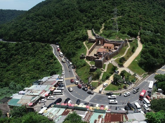 Hải Vân Quan nhìn từ trên cao. (Ảnh: Mai Trang/TTXVN)