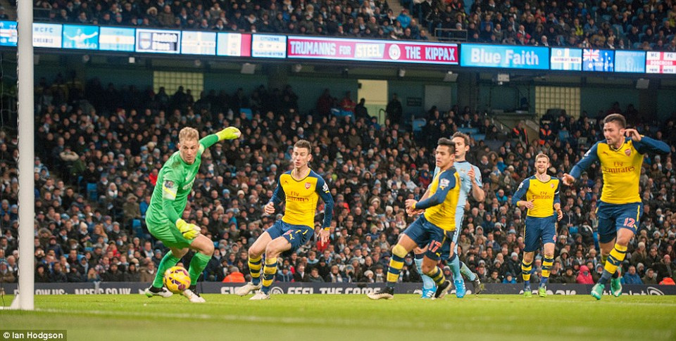 Nhưng Giroud đã đặt dấu chấm hết với bàn thắng ở phút 66