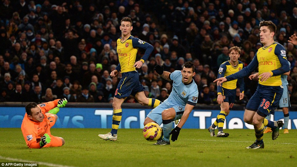 ... với hy vọng giành trọn 3 điểm để bám đuổi Chelsea.