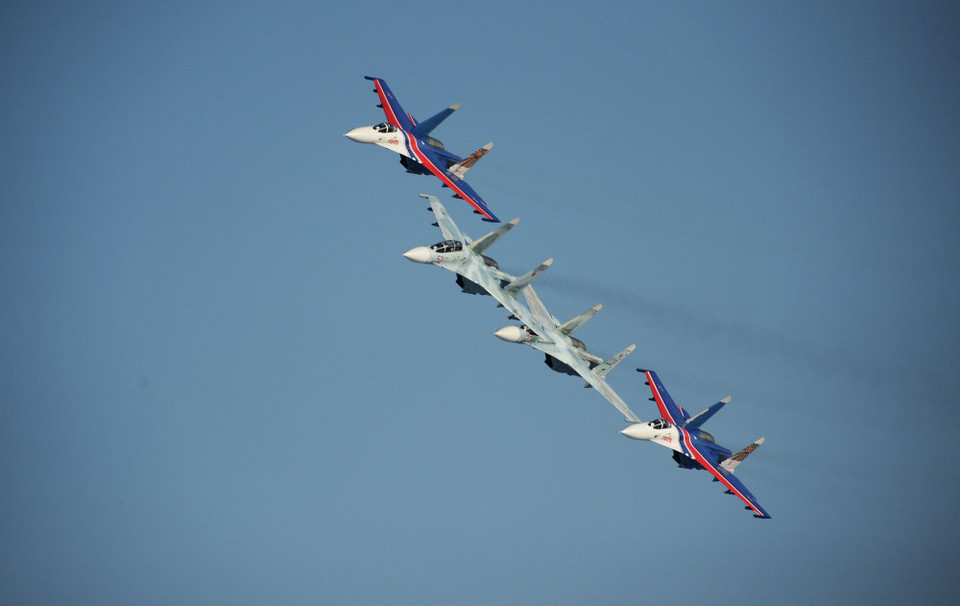 Máy bay chiến đấu Su-30SM và Su-27. (Nguồn: sputniknews)